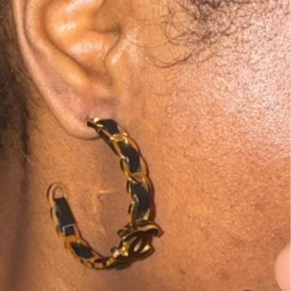 Chic Chanel CC Gold Hoop Earrings with Black Leather Chain - Picture 5 of 7
